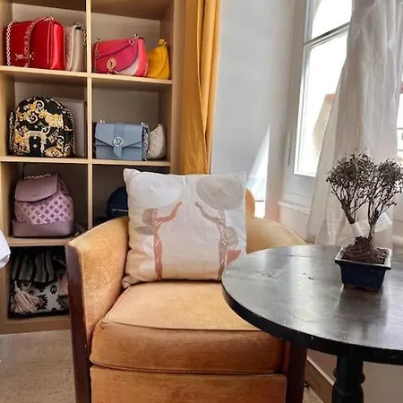 : Commandant Andre/florian Pieton Apartment *