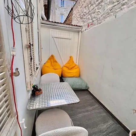 Apartment : Commandant Andre/florian Pieton *