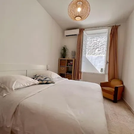 Apartment : Commandant Andre/florian Pieton