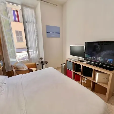 : Commandant Andre/florian Pieton Apartment
